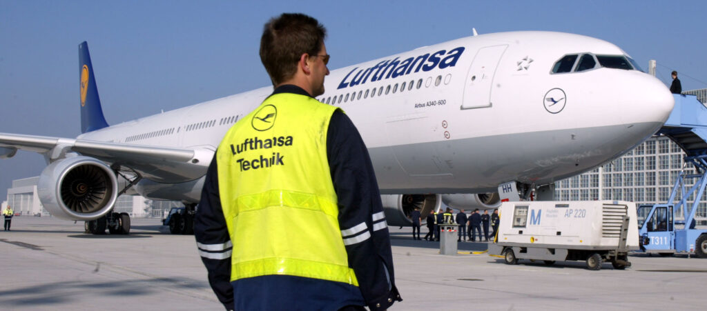 UPDATE: „Allah” deturnează Lufthansa pe Otopeni
