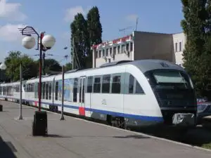 Trenurile vor face doar două ore şi jumătate până la mare, din 15 iulie