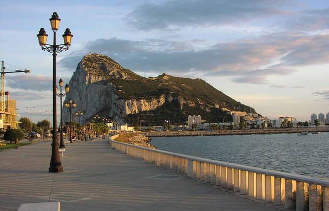 Marea Britanie şi Spania îşi menţin poziţiile divergente cu privire la viitorul Gibraltarului