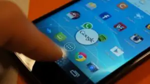 Android KitKat: Google Now nu deosebește vocile ce-i dau comenzi