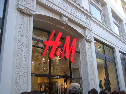 H&M deschide primul magazin din România în 25 martie, ora 11:00
