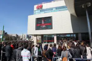 Retailerul care crește într‑un an cât alții în șase. VEZI ce vânzări are