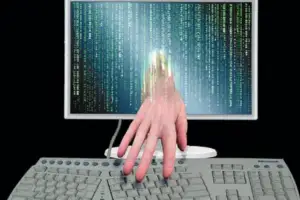 Britanicii, hotărâți să angajeze hackeri