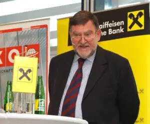 Raiffeisen investighează conturile offshore ale directorului general