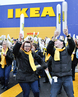 În timp ce IKEA crește în România, producătorii locali au speranțe din export