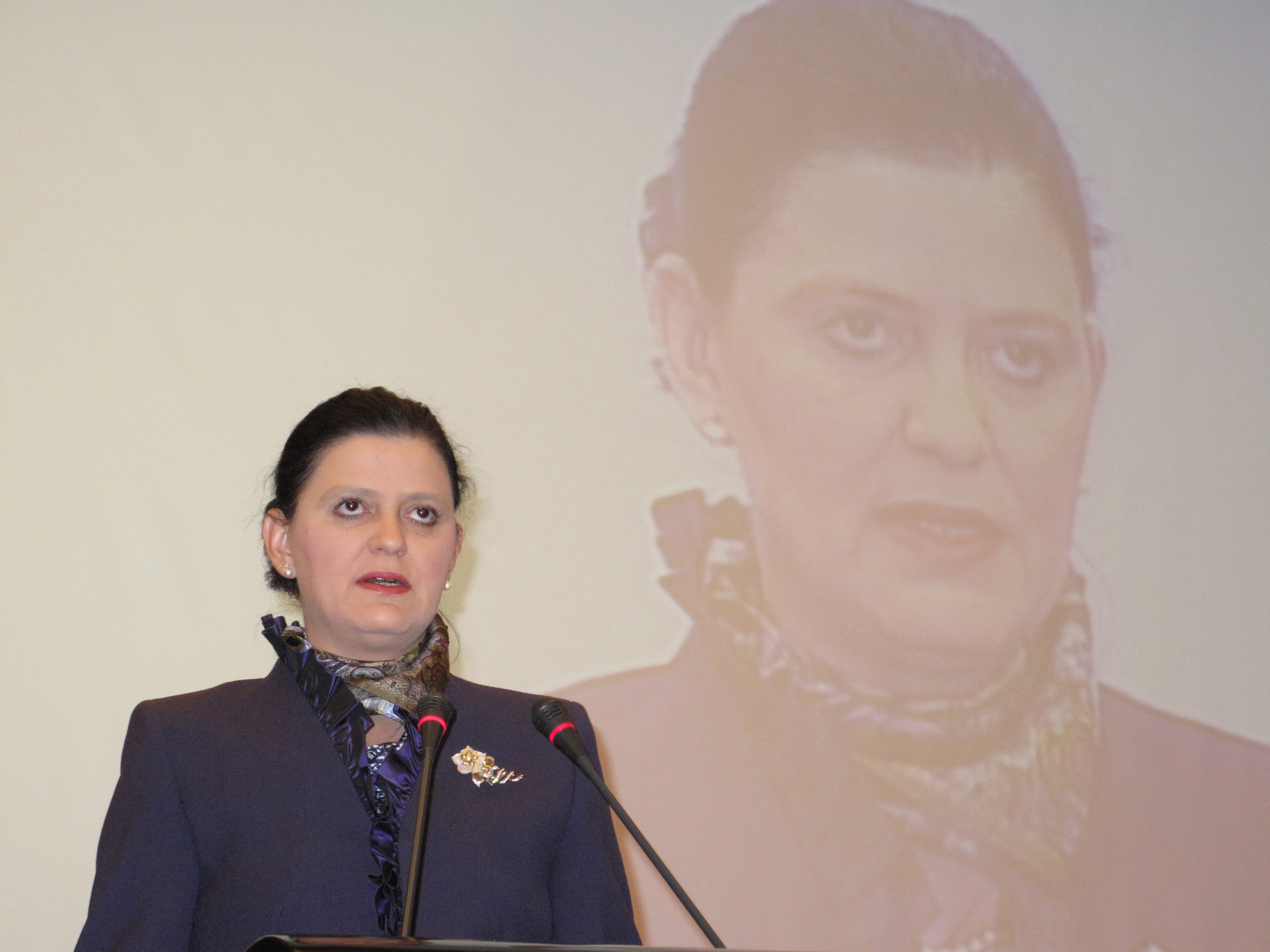 Anca Boagiu, mai bogată doar cu salariul de la Transporturi