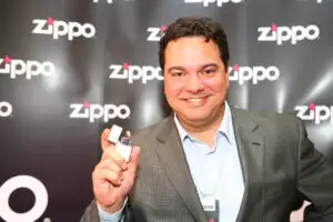 Peste 20.000-30.000 de posesori de brichete Zippo până la finalul anului în România