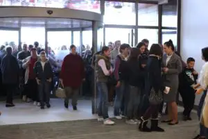 Vezi câţi orădeni au trecut pragului mallului lui Popoviciu