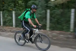 (P) Fastius Curier: „Livrăm rapid şi… verde!”