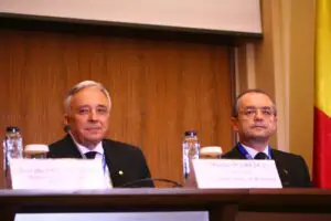 Isărescu: Este o iluzie că poţi mări deficitul bugetar pentru a majora cheltuielile