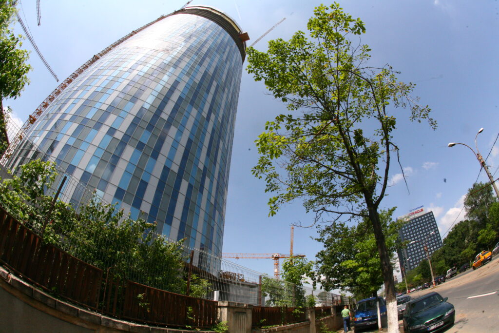GALERIE FOTO: Piaţa imobiliară văzută din cea mai înaltă clădire a României
