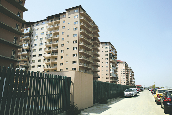 Locatarii afectaţi de incendiul din Confort City se vor muta provizoriu în noile apartamente din 8 octombrie