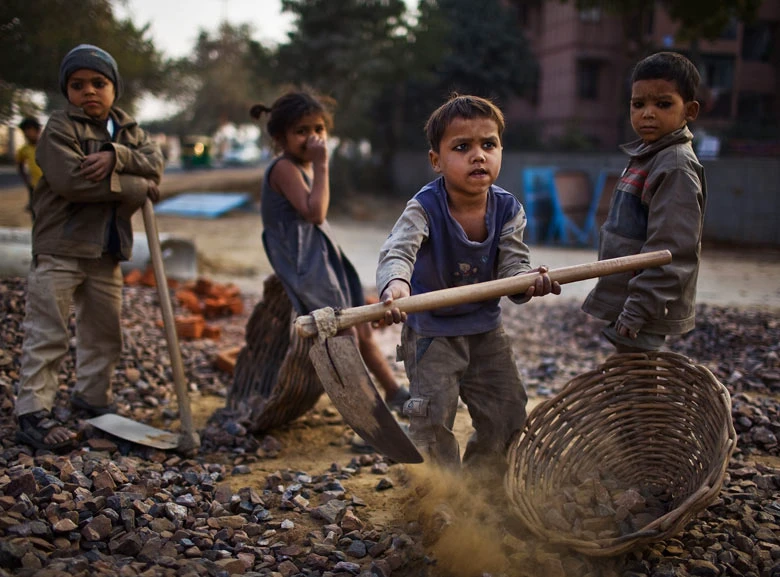 Peste 12 milioane de copii sub 12 ani muncesc în India