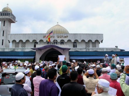 Protestele continuă: Trei mii de indonezieni au manifestat împotriva filmului islamofob