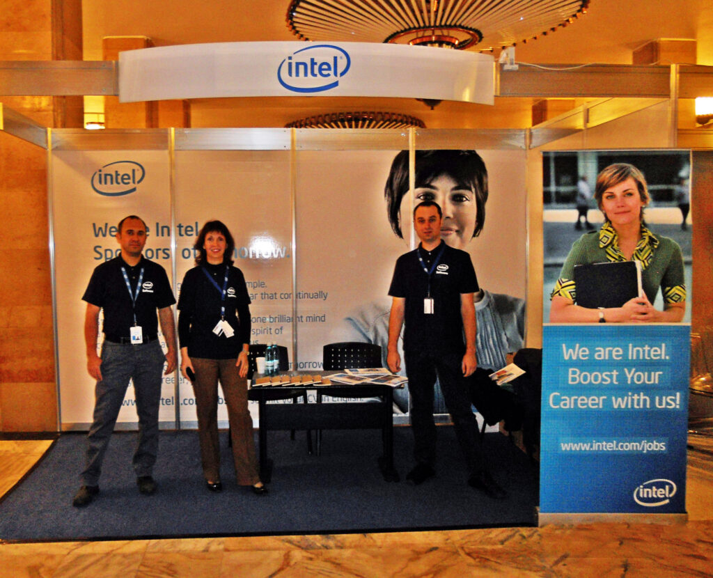 Intel recrutează 14 ingineri software pentru echipa din Bucureşti