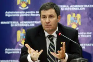 Igaș: „Există șefi care câştigă dublu decât câştigă ministrul”