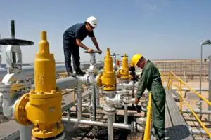 Barilul ar putea ajunge la 250 USD dacă SUA și UE închid robinetul iranian