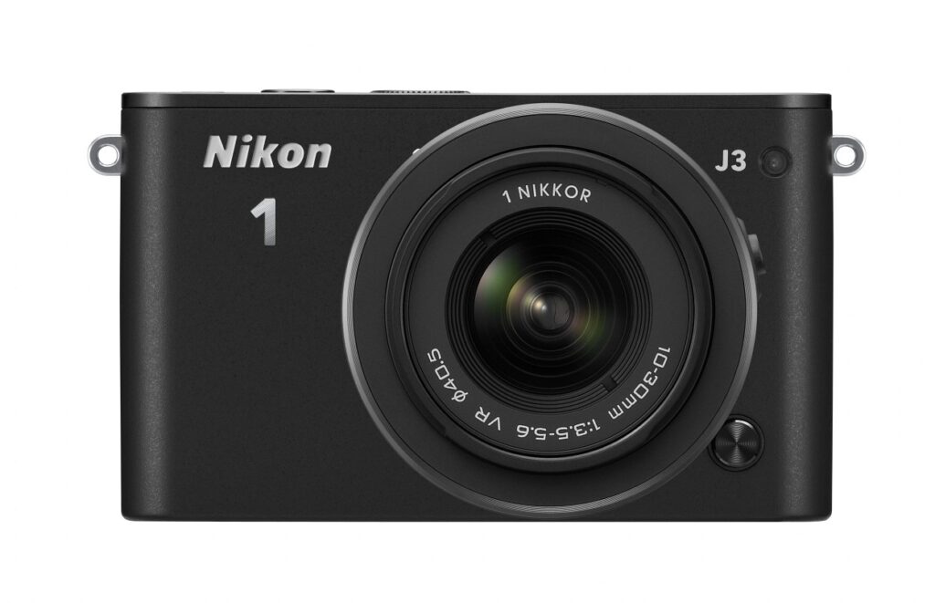 Nikon a lansat cel mai mic aparat foto din lume cu obiective interschimbabile