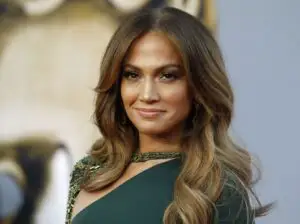 Jennifer Lopez a câştigat 10 mil. USD cântând pentru ”dictatori şi tâlhari”