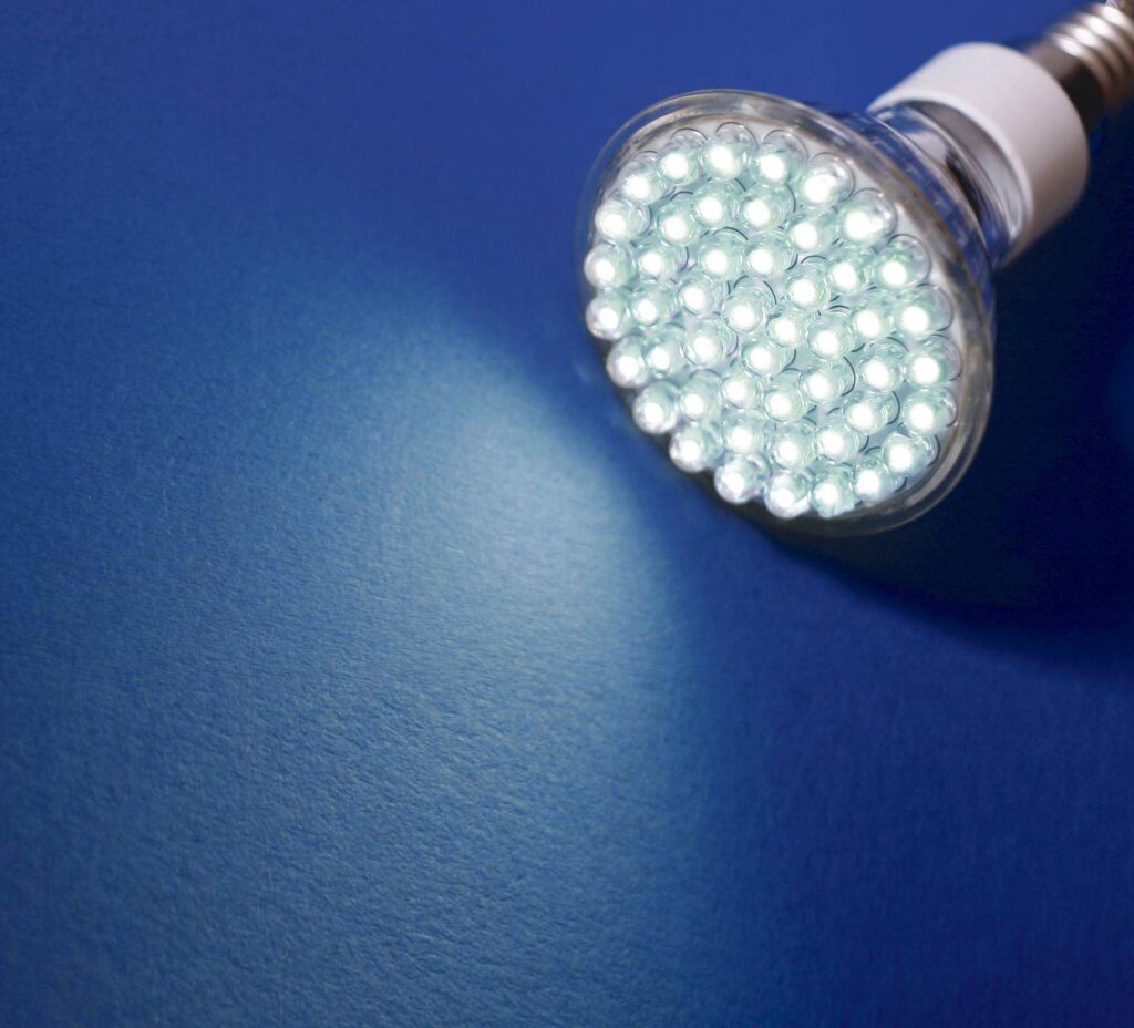 Electromagnetica vrea să vândă becuri LED de 6 mil. euro în 2013