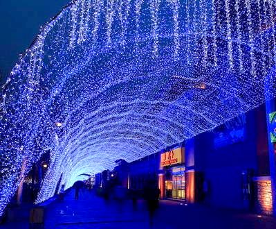 700 de instalaţii de lumini pentru a depăşi recordul mondial la cea mai mare decoraţiune de Crăciun