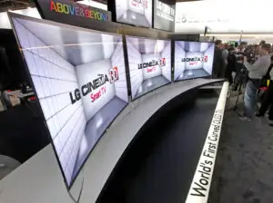 CES 2013: LG prezintă primul televizor OLED cu ecran curbat