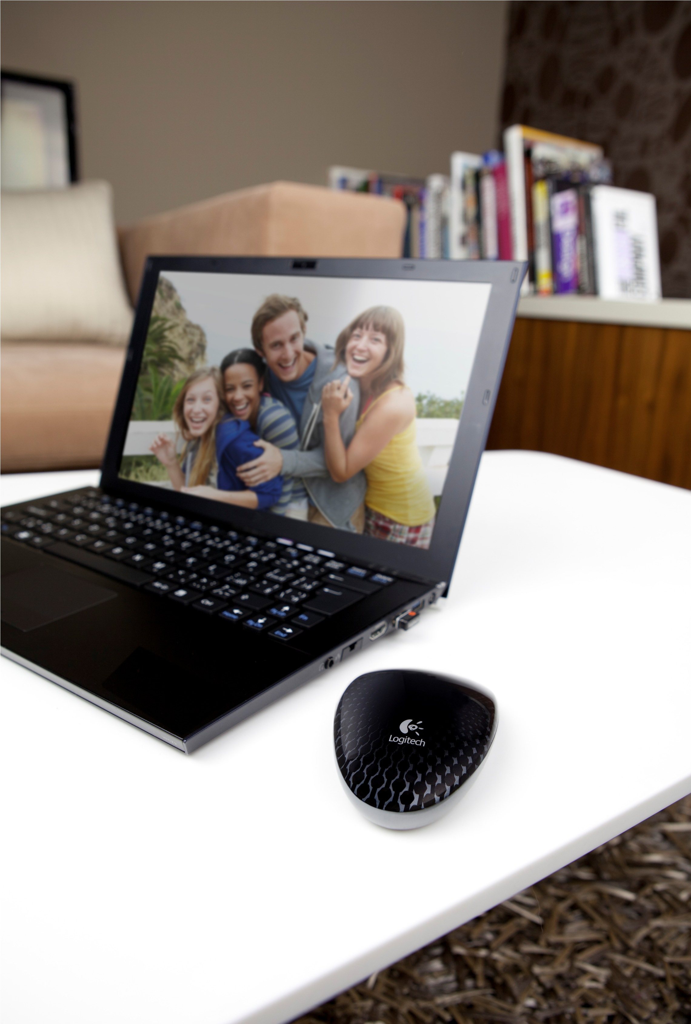 Logitech a lansat un mouse tactil