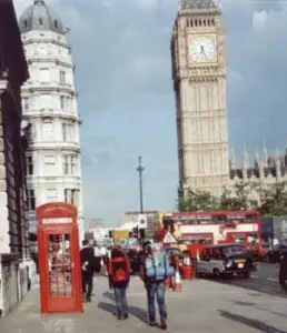 Britanicii nu văd cu ochi buni creşterea numărului de imigranţi români, însă CE vorbeşte despre un rol pozitiv al acestora asupra economiilor