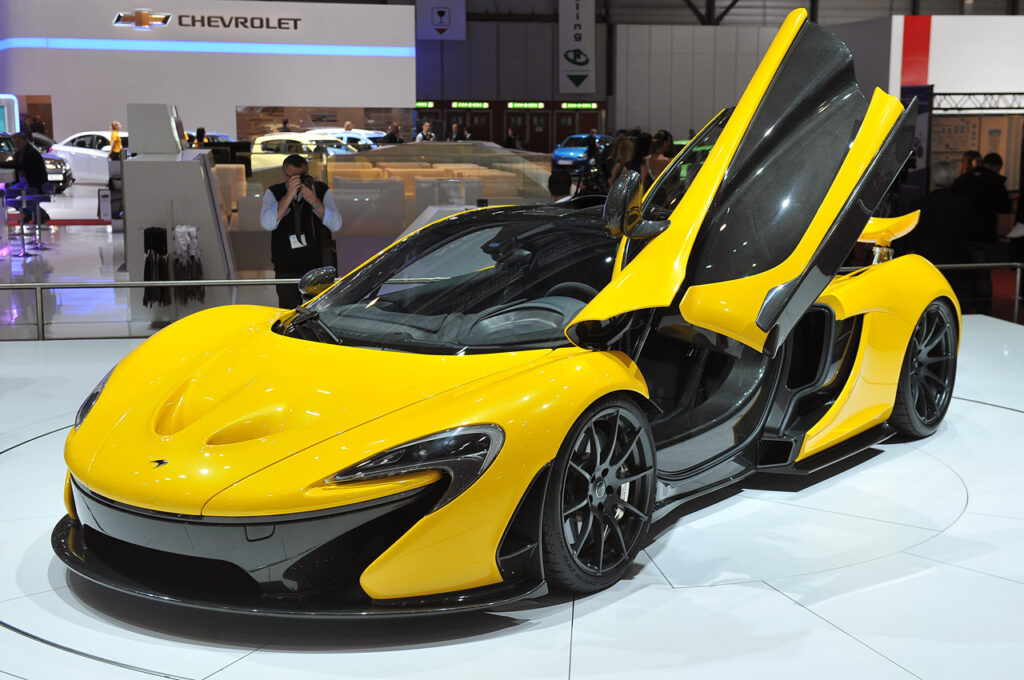 Vă mai surprinde? 250 de unități McLaren P1, fiecare costând peste 1 mil. de euro, au fost deja vândute