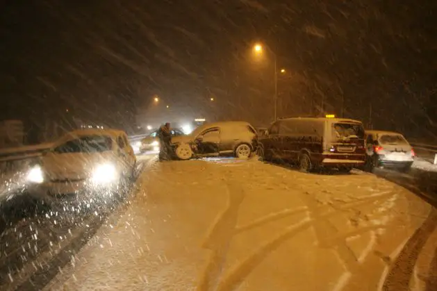 Trafic închis pe 21 drumuri naţionale, A1 şi A2