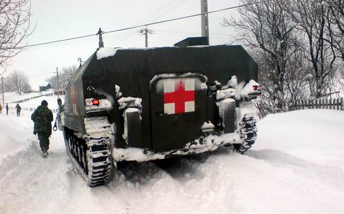 Zăpada face prăpăd în Vaslui şi Botoşani. Armata evacuează oamenii!