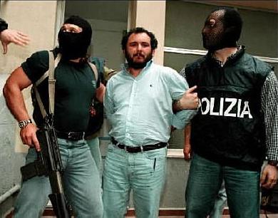 Mafia italiană, puternic lovită de autorități în 2011: 4 mld. euro confiscate și 2.000 de criminali arestați