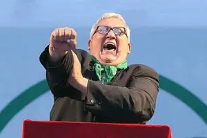 Eurodeputat: Imigranţii „împut” Roma