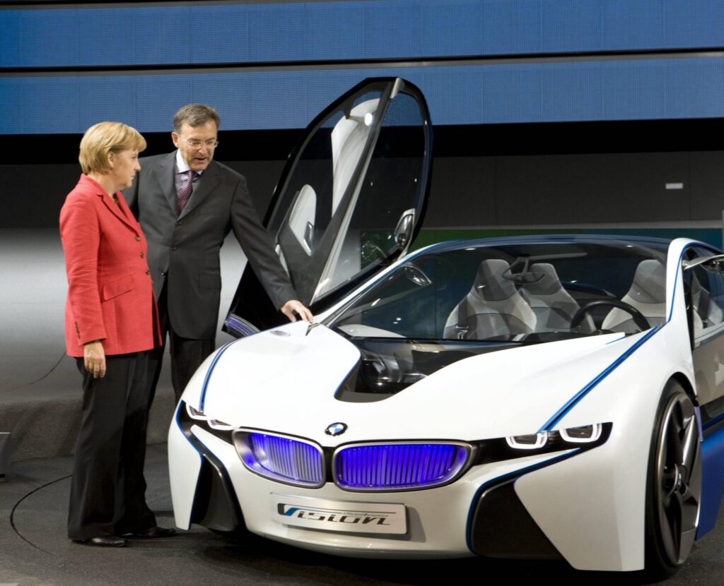 Partidul Angelei Merkel a primit bani de la BMW în pline discuţii privind reducerea emisiilor de CO2