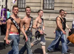 Marea Britanie intenţionează să autorizeze căsătoria între homosexuali