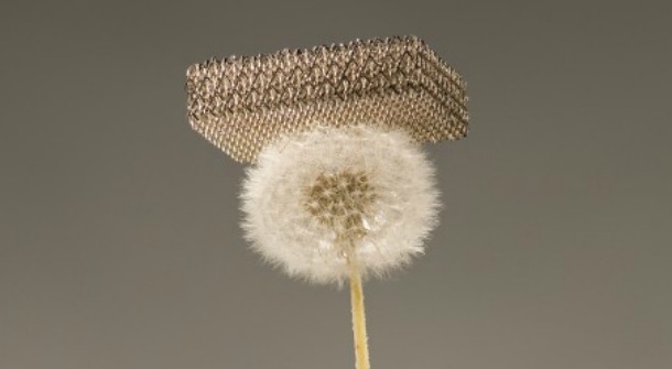 Oamenii de ştiinţă germani au inventat un material mai uşor decât aerul