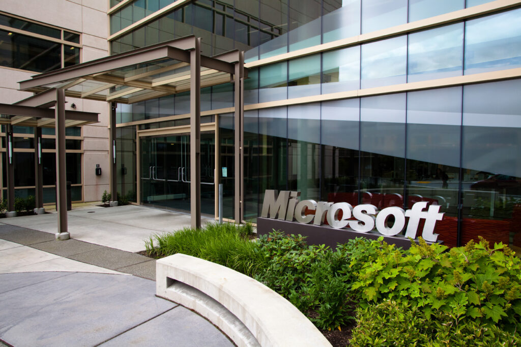 ŞOC la Microsoft: Steve Ballmer părăseşte compania