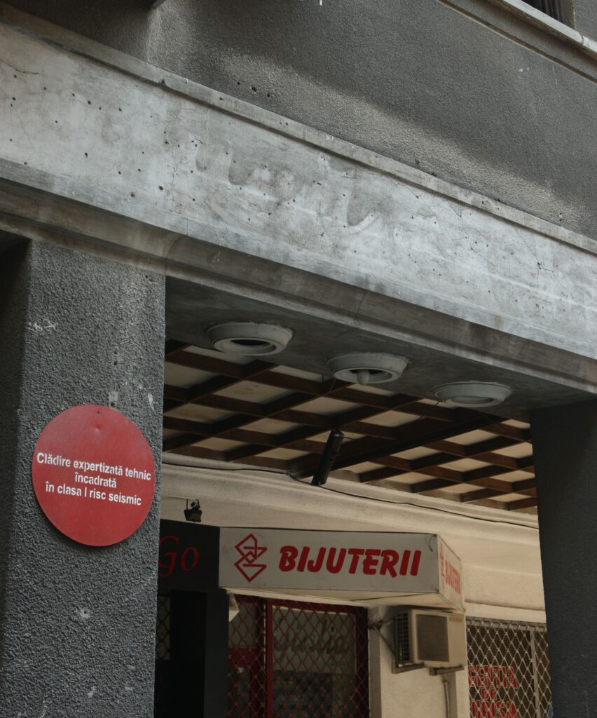 Blocul tău are BULINĂ ROŞIE? Primăria a actualizat lista clădirilor cu risc seismic din Bucureşti.