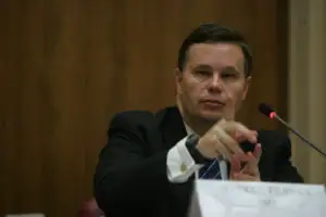 „Rezerva valutară a Băncii Naţionale a României este suficientă”