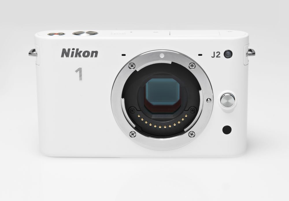 Nikon 1 J2, aparatul foto mai rapid decât un DSLR profesional, disponibil în România