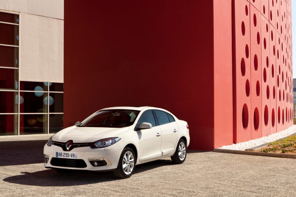 Cum arată noul Renault Fluence, dezvăluit astăzi în premieră mondială