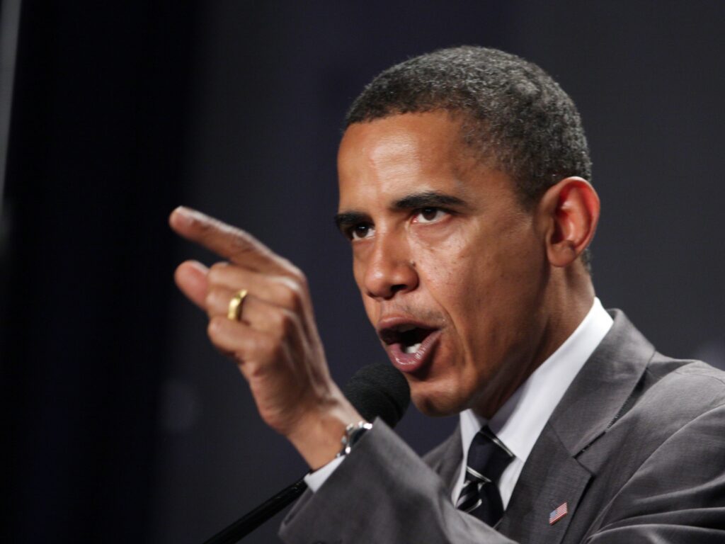 SUA: Obama consideră „raţională” o interdicţie asupra armelor de asalt