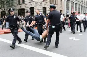 Roubini trâmbițează distrugerea capitalismului. Soros devine anticapitalist. Imagini de coșmar