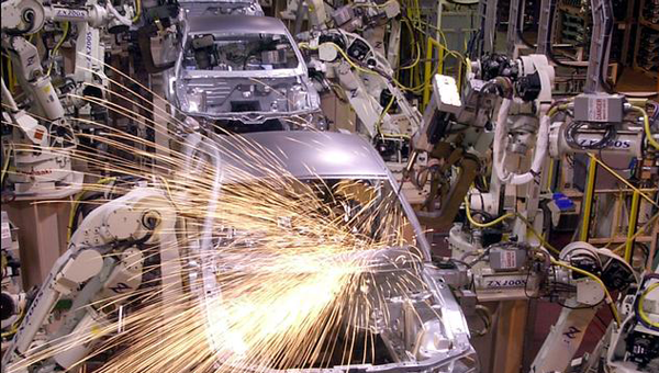 Paradoxurile crizei: PSA Peugeot – Citroen face concedieri, Volkswagen mărește salariile