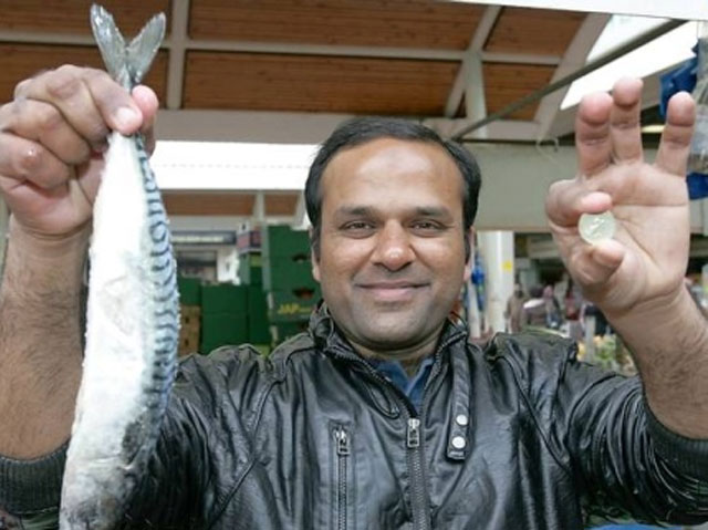 Un vânzător pakistanez de peşte, propulsat star de muzică pop în Occident