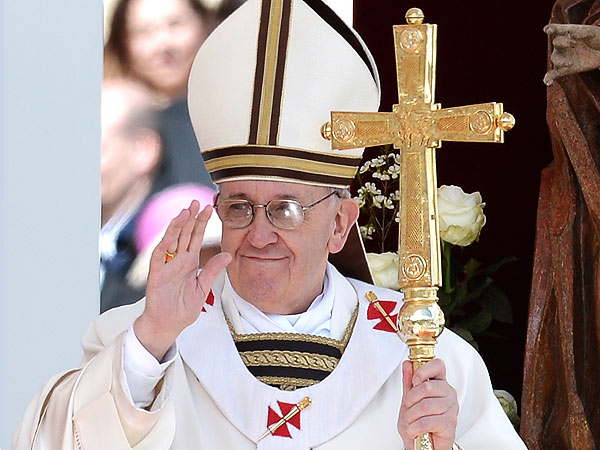 Papa Francisc: Bogăţia şi mondenitatea ”deposedează omul de latura sa umană”