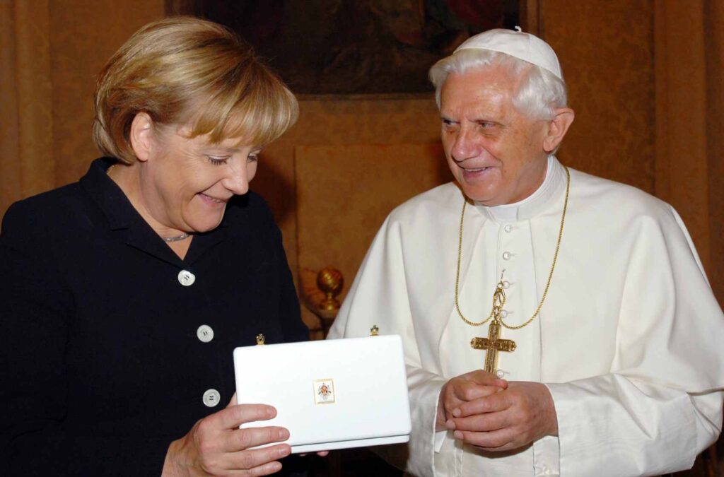 Papa Benedict despre criză: „se datorează refuzului transcendenței”