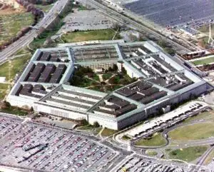 Pentagonul blochează pe reţelele sale informaţiile dezvăluite de Snowden