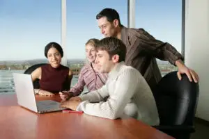 Cea mai mare companie de găzduire web din lume caută aproape 40 de specialişti în software din România