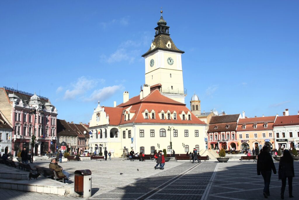 Fitch a îmbunătăţit ratingul atribuit oraşelor Braşov şi Oradea
